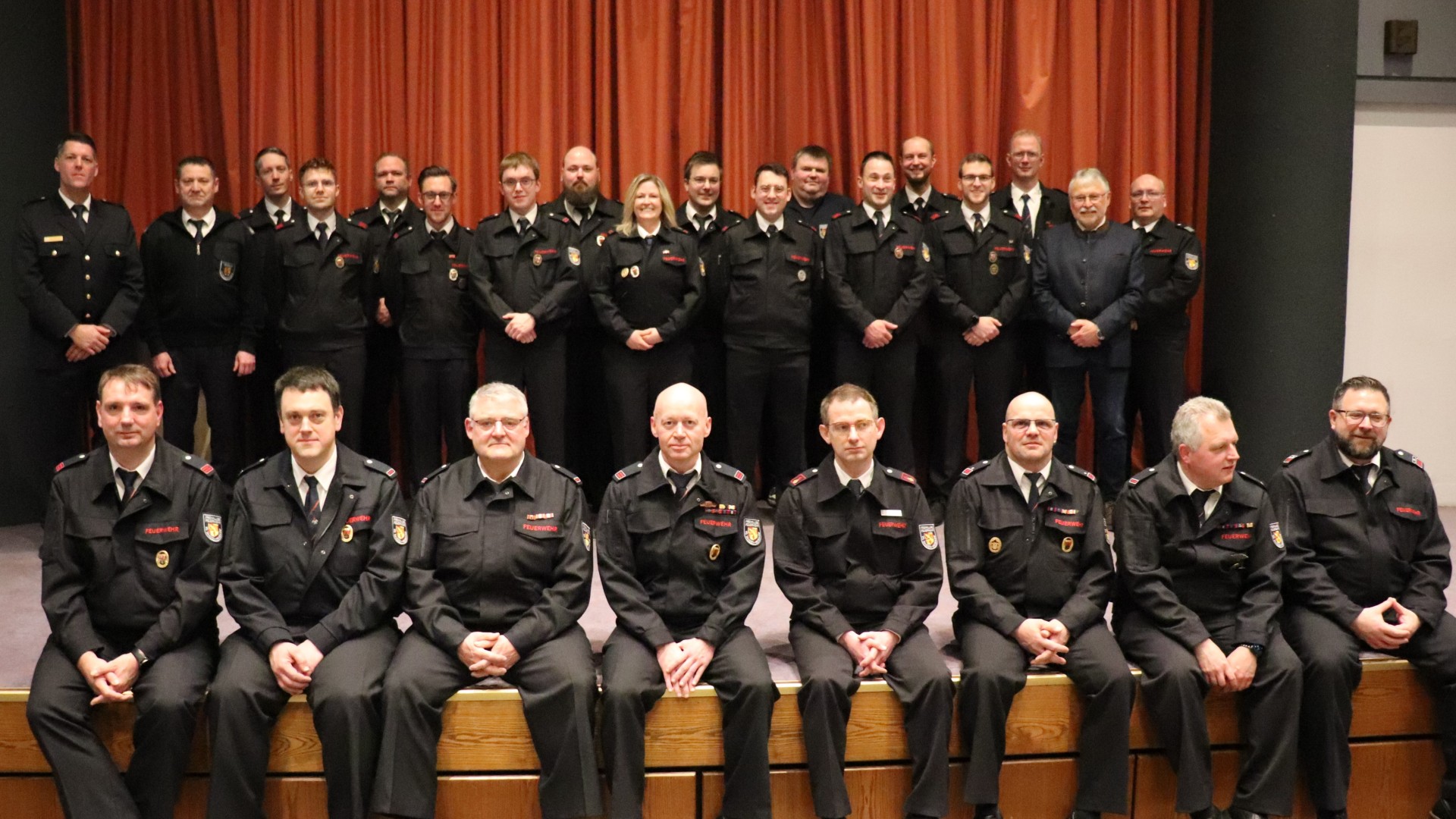 Gruppenbild der geehrten Feuerwehrleute der VG Daaden-Herdorf.