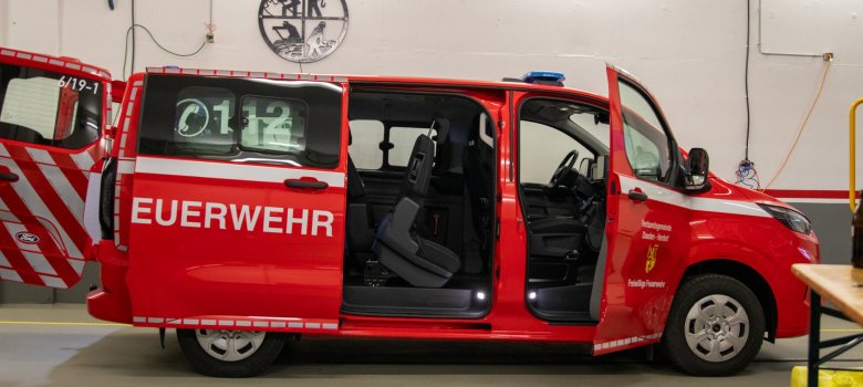 Neuer Mannschaftstransprter der Feuerwehr Niederdreisbach.