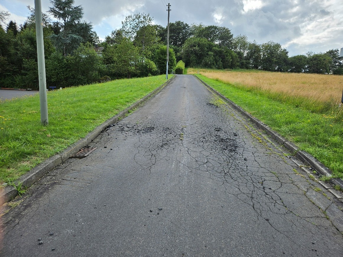 Hier sehen Sie den Finkenweg in Friedewald, dessen Sanierung Thema in der letzten Ortsgemeinderatssitzung war.