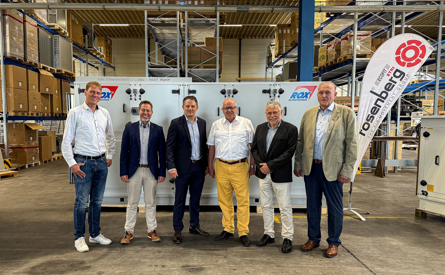 Auf dem Foto von links nach rechts zu sehen, Lars Kober (Wirtschaftsförderung Kreis Altenkirchen), Martin Rosenberg (Geschäftsführer Rosenberg Holding GmbH), Marco Fischbach (Geschäftsführer Rox Klimatechnik), Landrat Dr. Peter Enders, Helmut Stühn (Bürgermeister Verbandsgemeinde Daaden-Herdorf), Karl-Heinz Kessler (Ortsbürgermeister Weitefeld) bei der Betriebsbesichtigung der Firma ROX-Klimatechnik in Weitefeld.