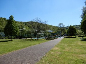 Freibad Daaden Hier sehen Sie die Liegewiese des Freibads in Daaden