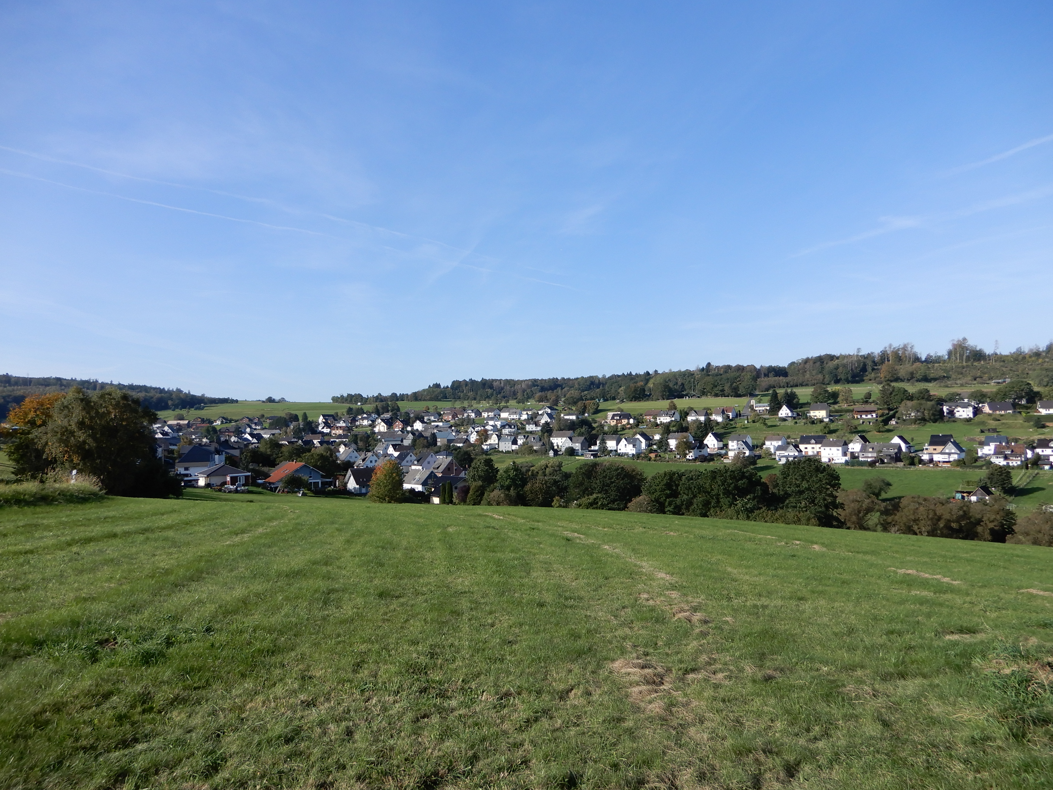 Hier sehen Sie Derschen von der Maudener Höhe aus.