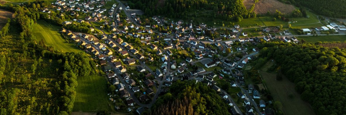 Hier sehen Sie Emmerzhausen aus der Vogelperspektive