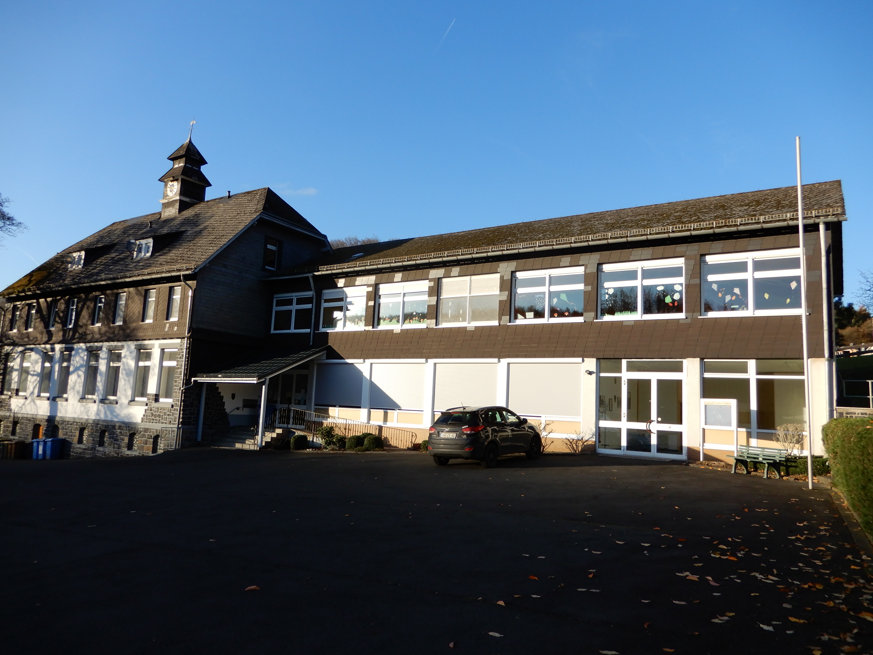 Hier sehen Sie das Dorfgemeinschaftshaus von Emmerzhausen