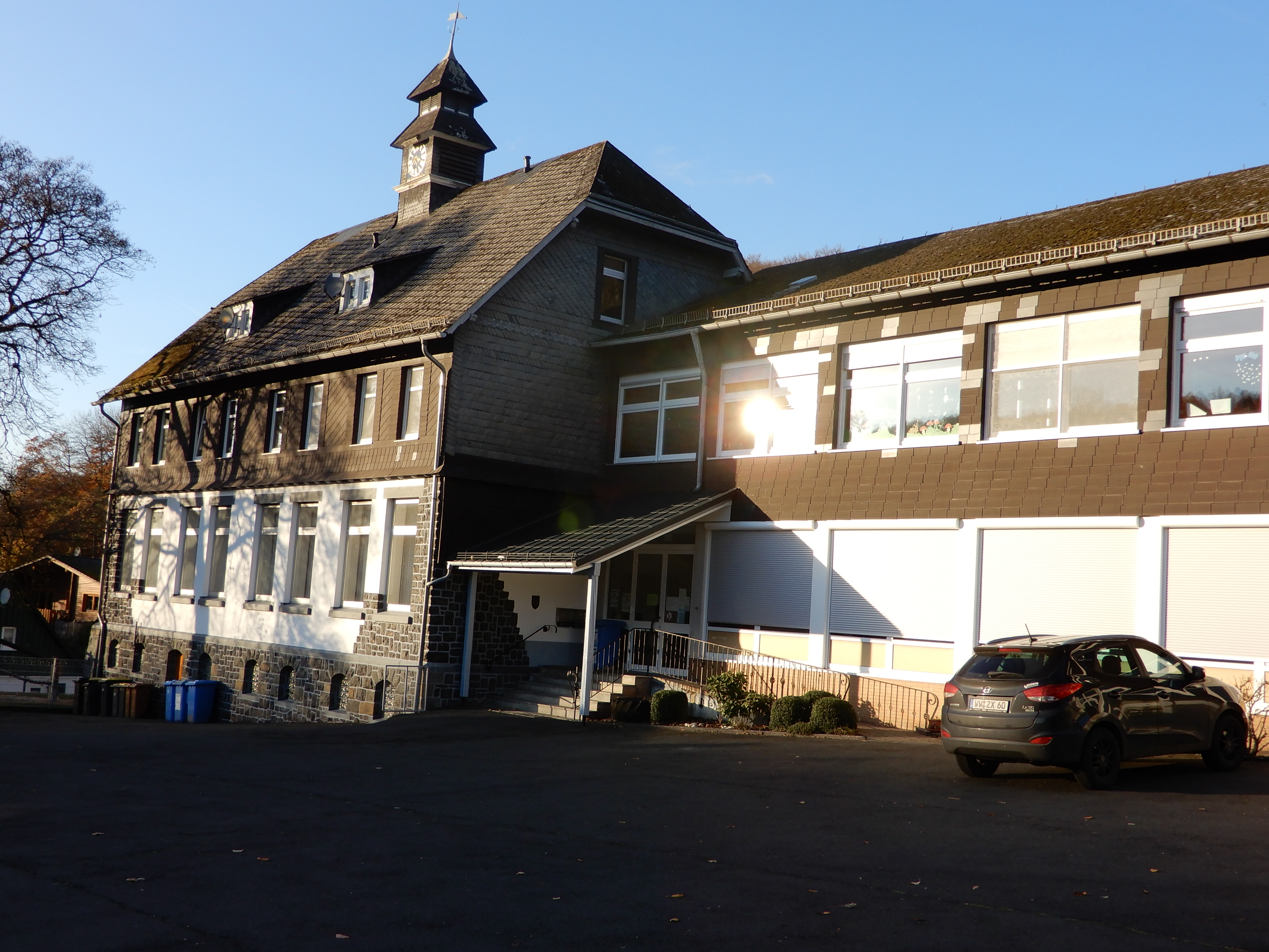 Hier sehen Sie das Dorfgemeinschaftshaus von Emmerzhausen