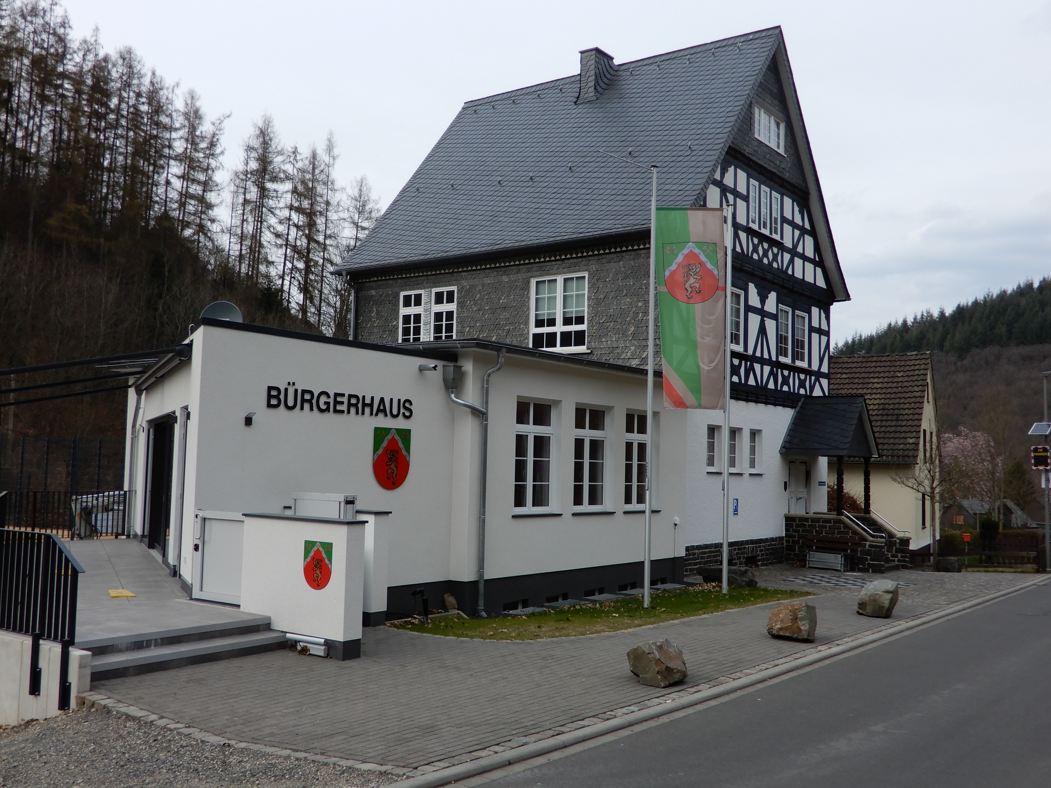 Hier sehen Sie das Dorfgemeinschaftshaus in Schutzbach