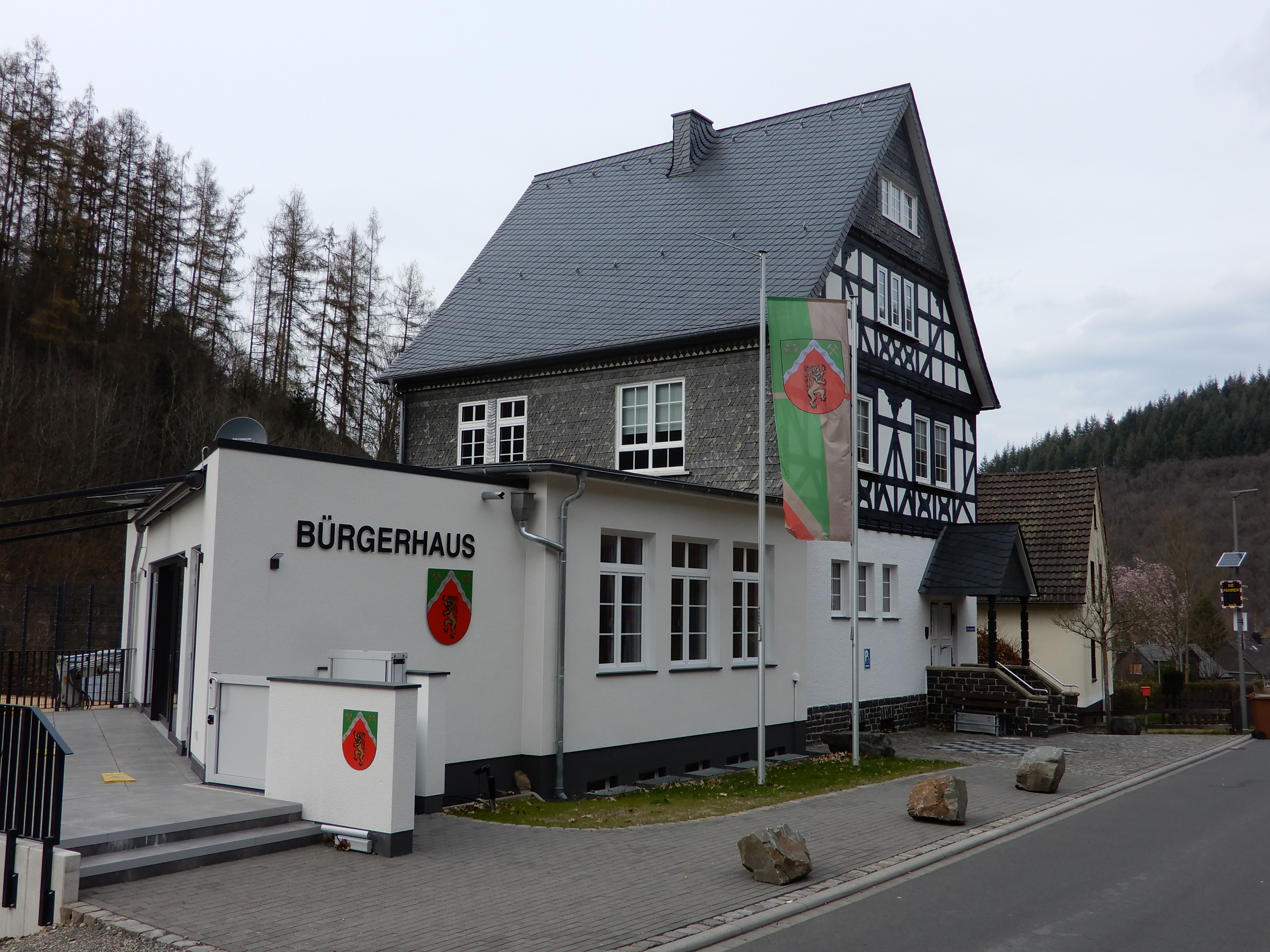 Hier sehen Sie das Dorfgemeinschaftshaus in Schutzbach