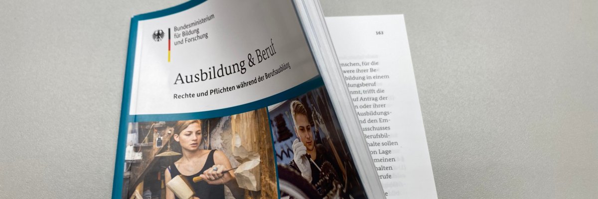Ausbildung Hier sehen Sie die Broschüre Ausbildung und Beruf vom Bundesministerium für Bildung und Forschung
