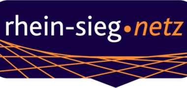 rhein-sieg-netz Hier sehen Sie das Logo von rhein-sieg-netz. Der Name in weiß und orange geschrieben auf dunkelblauem Hintergrund.